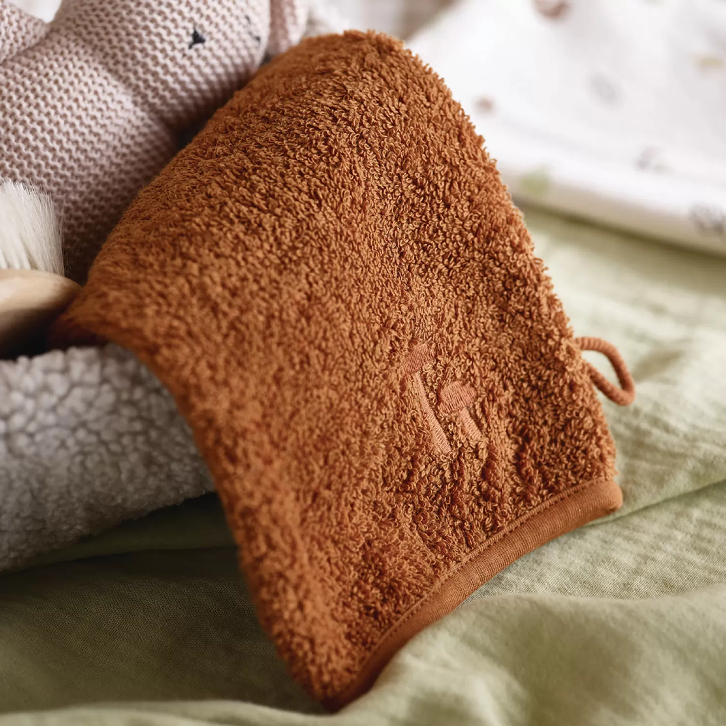 Kids Piglet in Bed Cotton Woodland Animal Bath Mitt