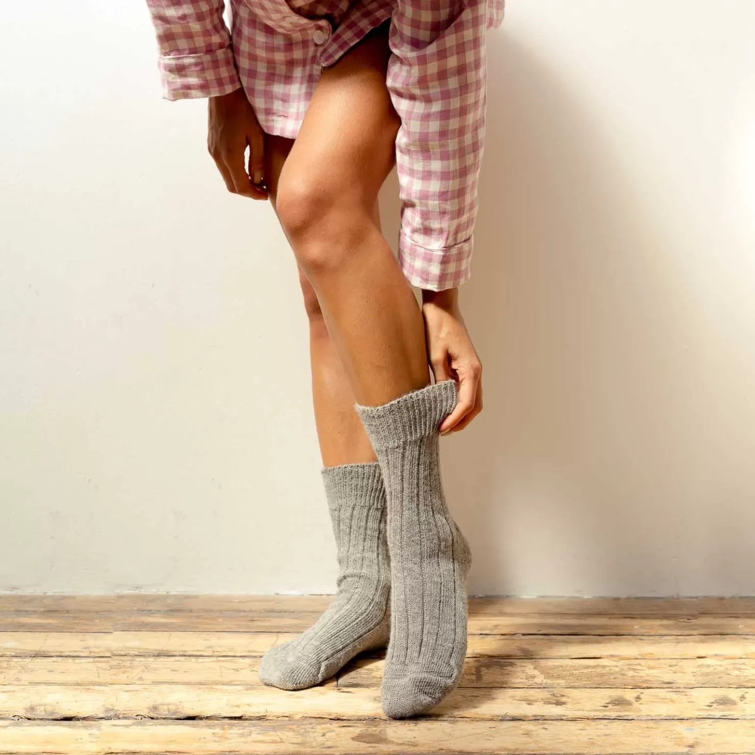 Women Piglet in Bed Gray Alpaca Bed Socks