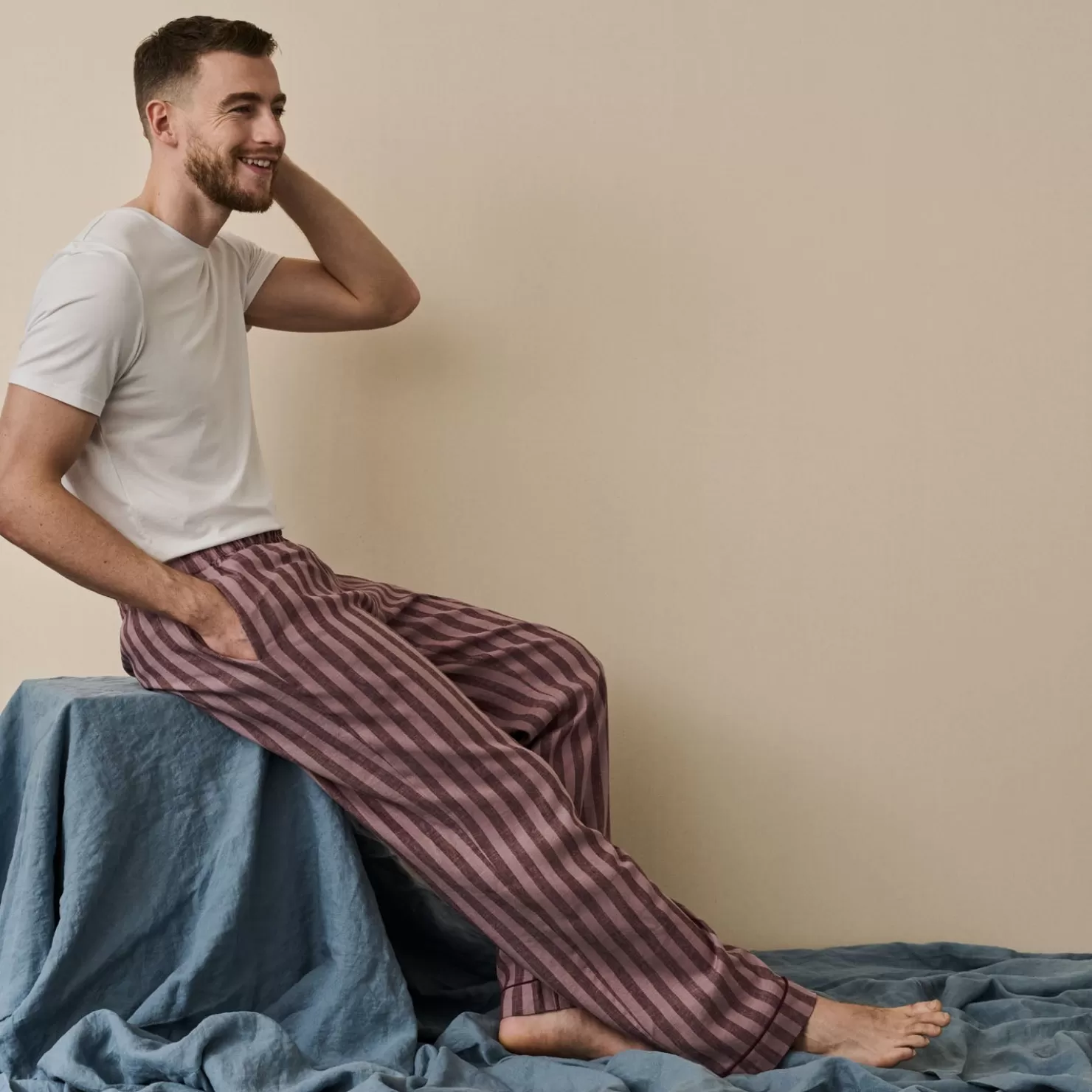 Piglet in Bed Men's d Linen Pajama Pants