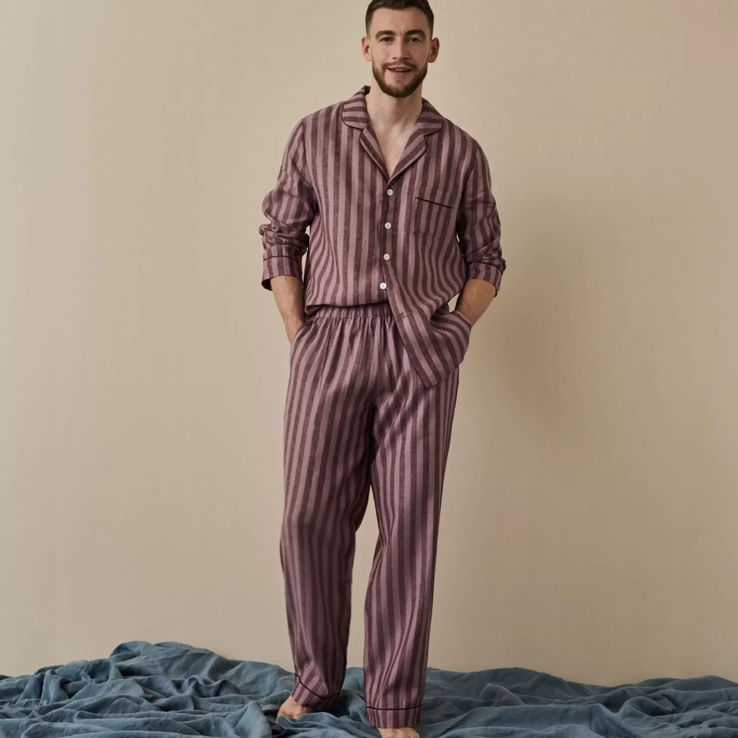 Piglet in Bed Men's d Linen Pajama Set