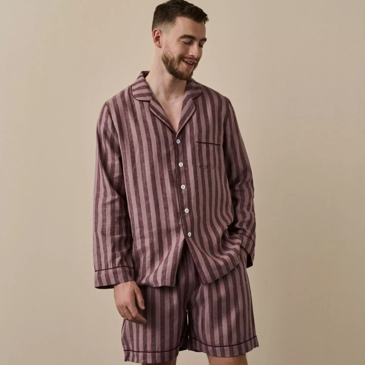 Piglet in Bed Men's d Linen Pajama Short Set