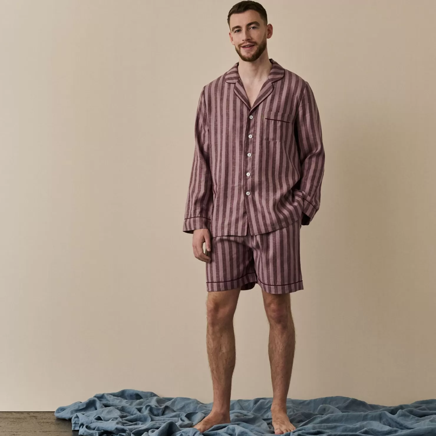 Piglet in Bed Men's d Linen Pajama Short Set