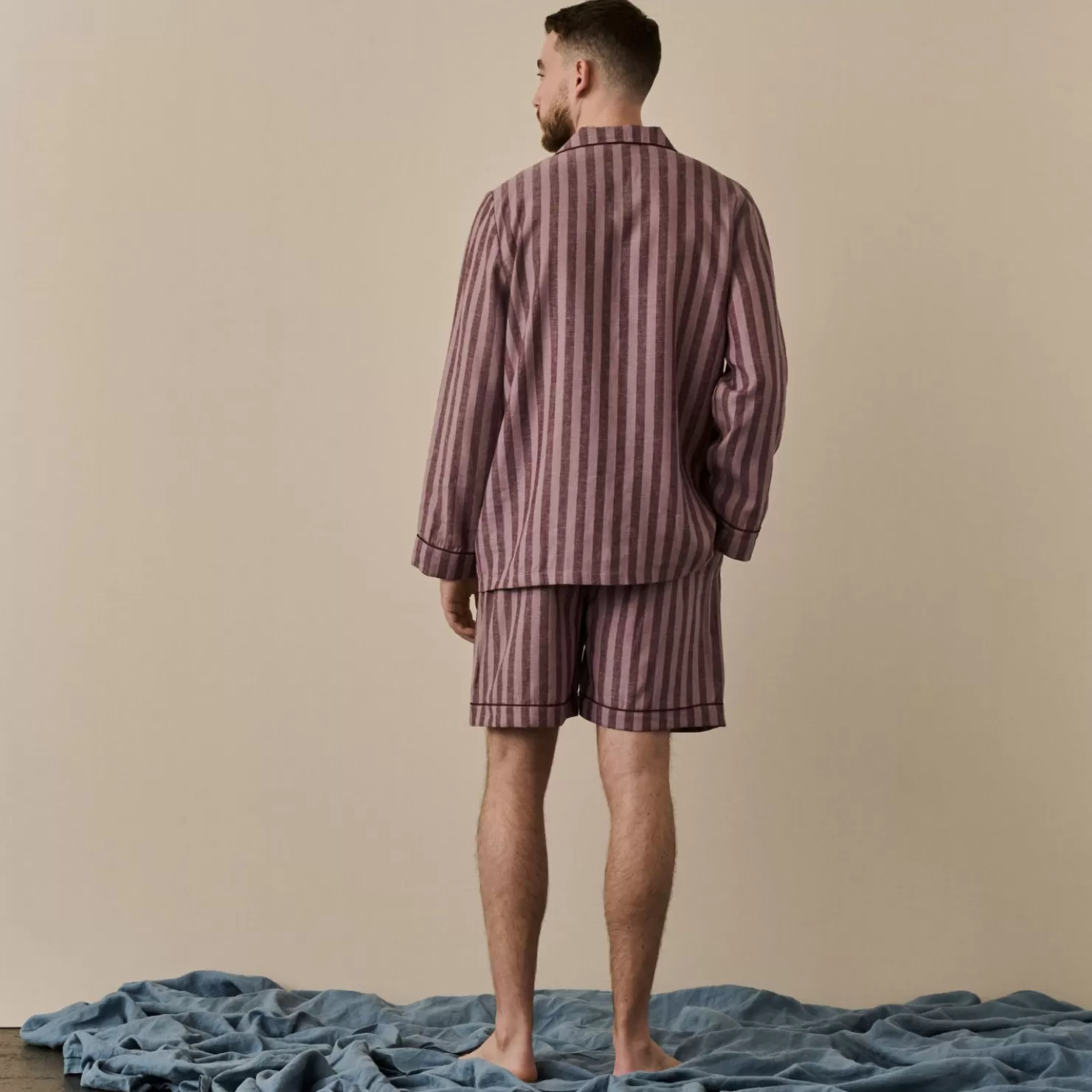 Piglet in Bed Men's d Linen Pajama Short Set