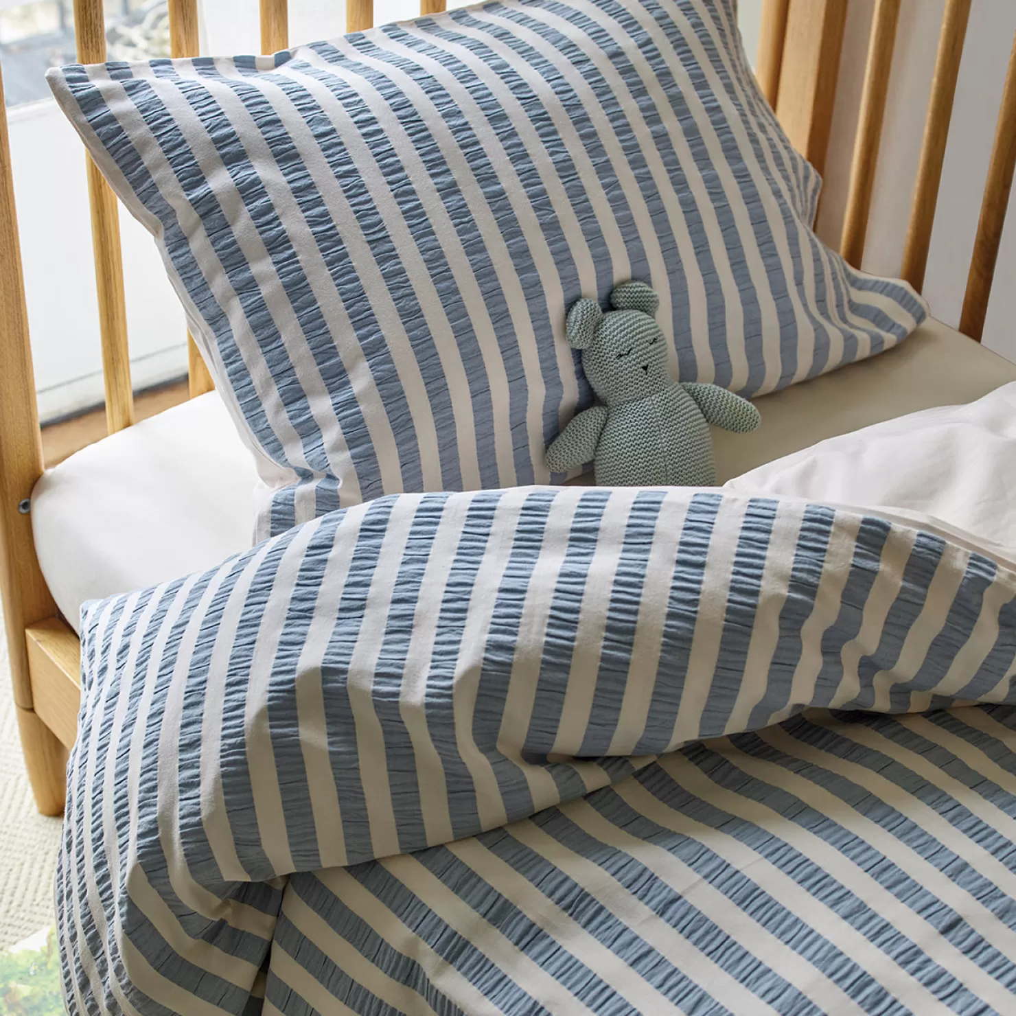 Kids Piglet in Bed Warm Blue Seersucker Kids Stripe Cotton Bedding Set